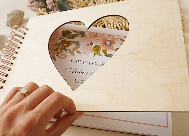 a księga z sercem 1222